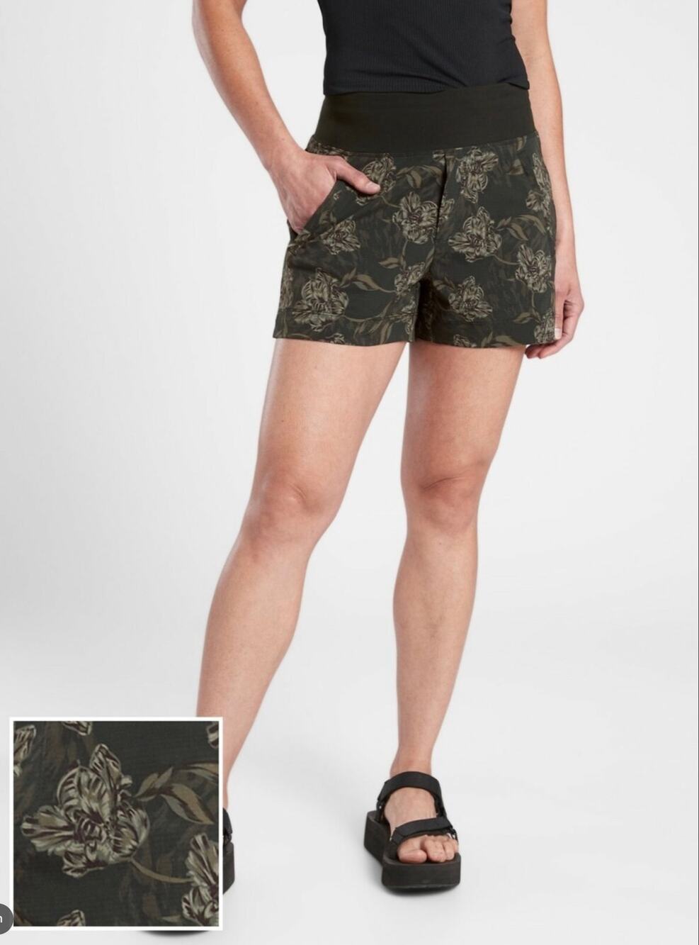 Athleta Trekkie North Printed Shorts Women's 18 Olive Army Green Floral New